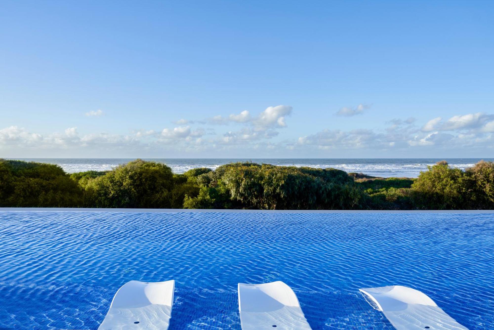 プルマン マガザン ロイヤル ゴルフ＆ スパ ホテル アル・ジャディーダ エクステリア 写真 View of the Atlantic Ocean from the pool at the Iberostar Grand Hotel Bahia, in 2019