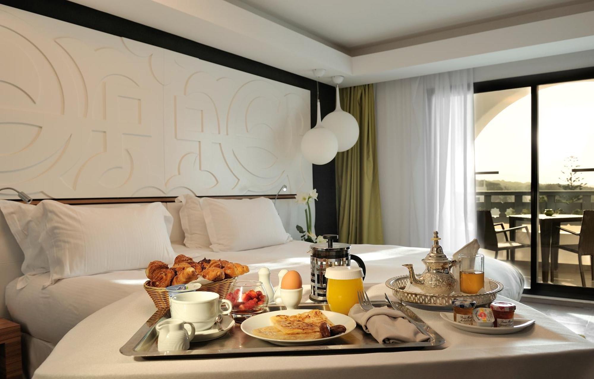 プルマン マガザン ロイヤル ゴルフ＆ スパ ホテル アル・ジャディーダ エクステリア 写真 Room service
