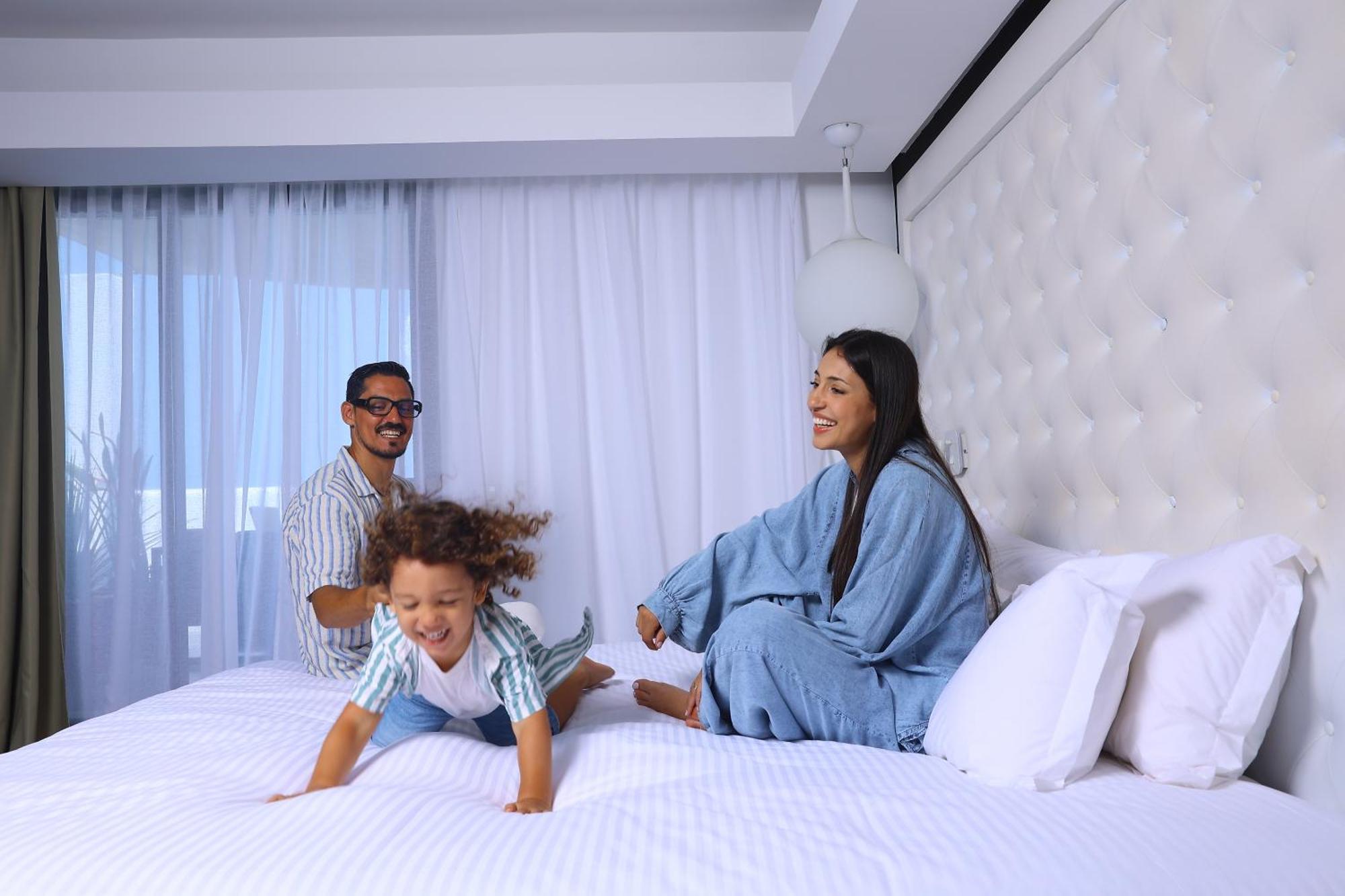 プルマン マガザン ロイヤル ゴルフ＆ スパ ホテル アル・ジャディーダ エクステリア 写真 Family at the hotel