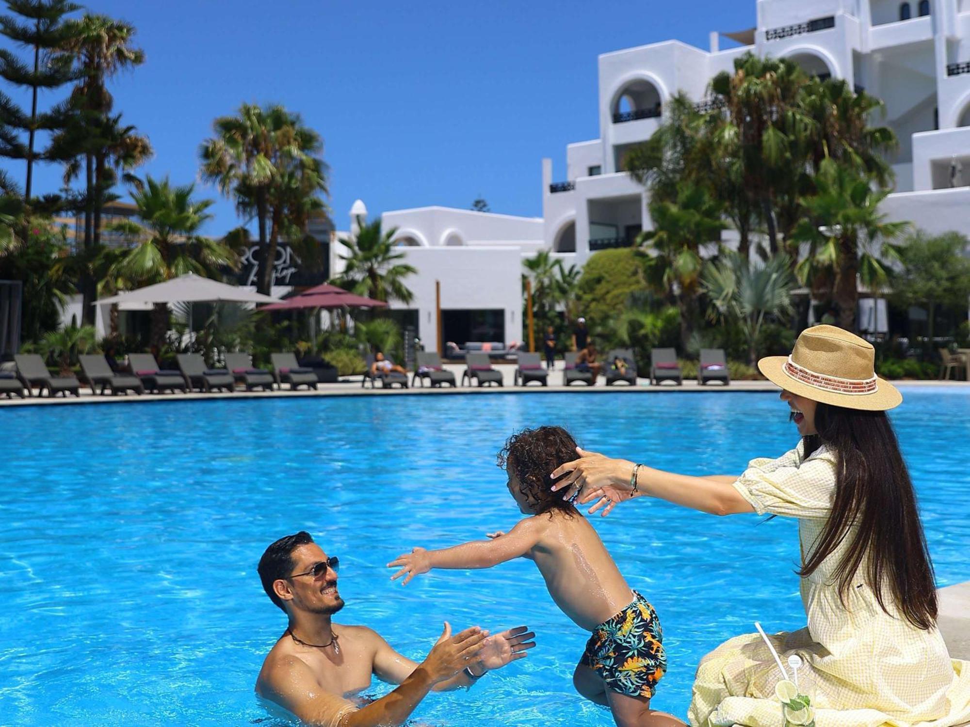 プルマン マガザン ロイヤル ゴルフ＆ スパ ホテル アル・ジャディーダ エクステリア 写真 Family at a resort in Tunisia