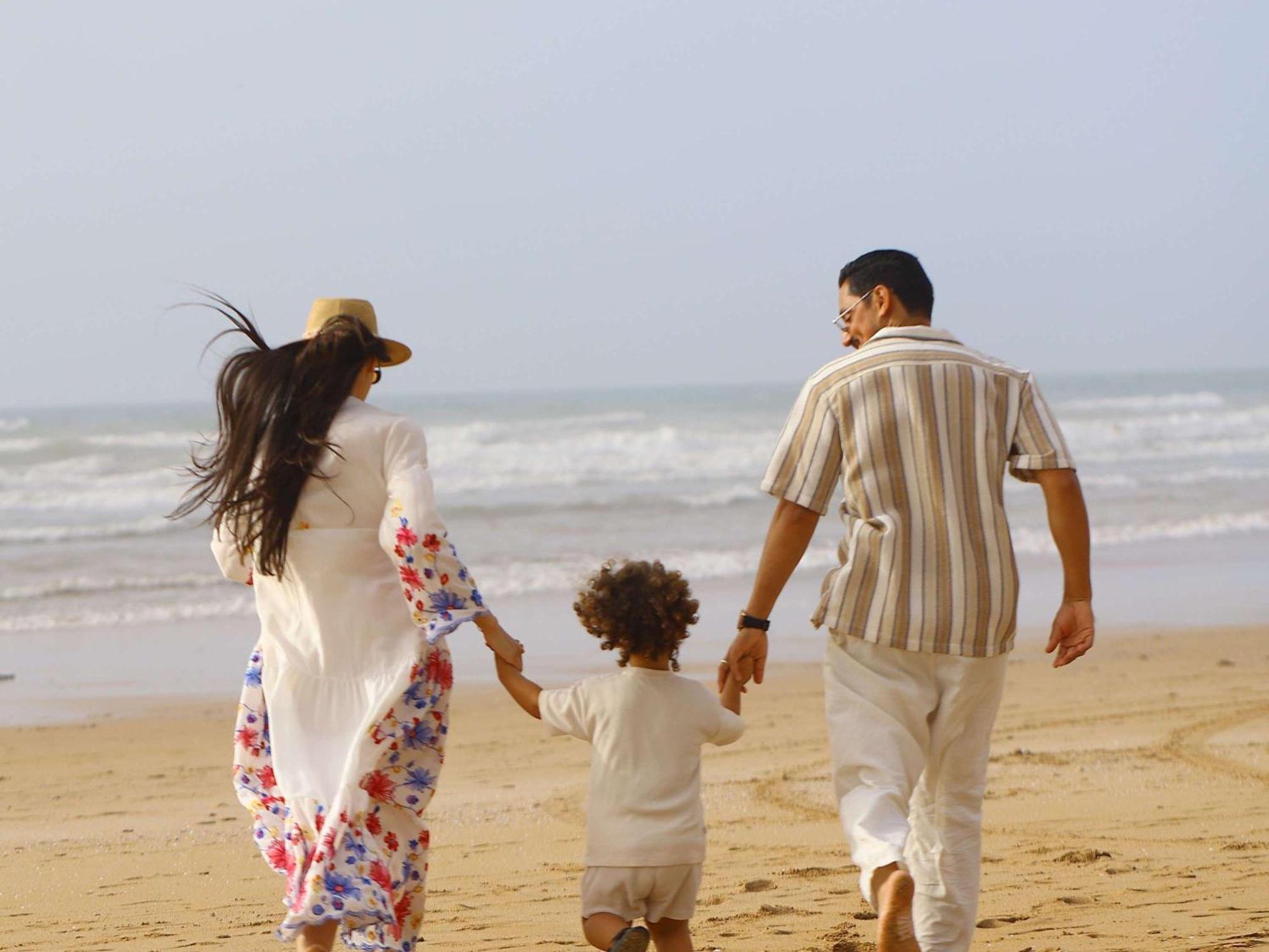 プルマン マガザン ロイヤル ゴルフ＆ スパ ホテル アル・ジャディーダ エクステリア 写真 A family on the beach